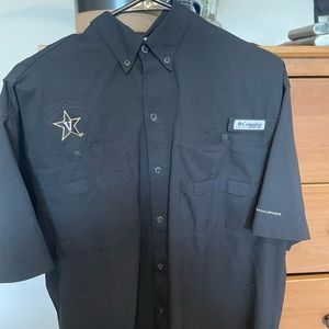 Columbia Vanderbilt branded PFG fishing shirt